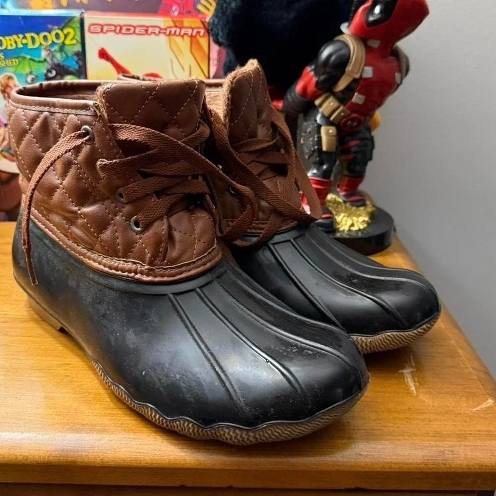 Wild‎ Diva Brown and black boots - size 7.5